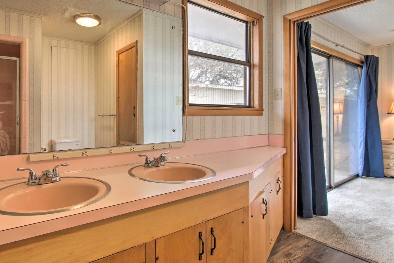 Rustic Lake Buchanan Hideaway With Game Room And Grill Tow Экстерьер фото